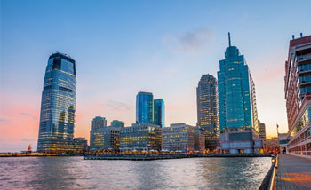 Vue au coucher du soleil de la skyline de Jersey City